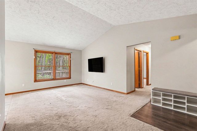 177 Glen Eagle Drive, Rockford, MI 49341