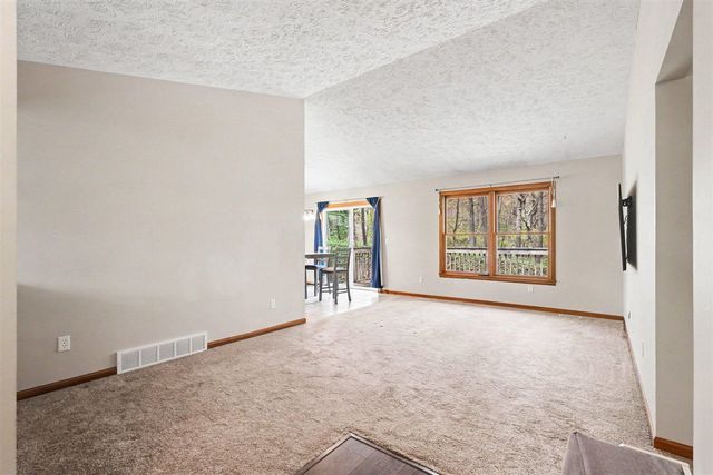 177 Glen Eagle Drive, Rockford, MI 49341
