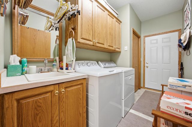 424 44th Avenue S, Moorhead, MN 56560