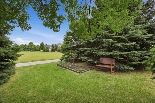 424 44th Avenue S, Moorhead, MN 56560
