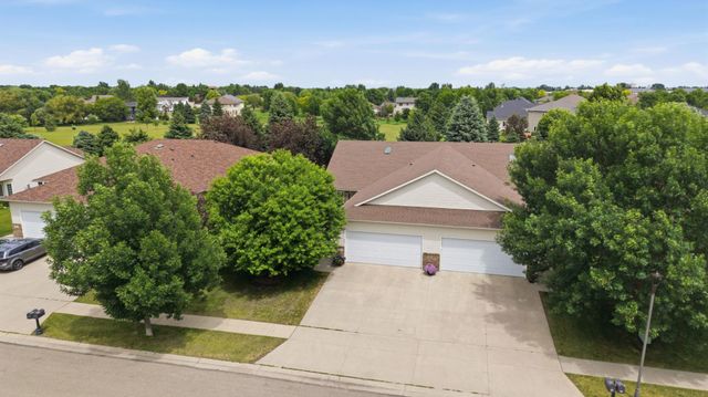 424 44th Avenue S, Moorhead, MN 56560