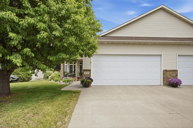 424 44th Avenue S, Moorhead, MN 56560