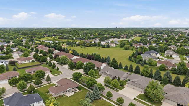424 44th Avenue S, Moorhead, MN 56560