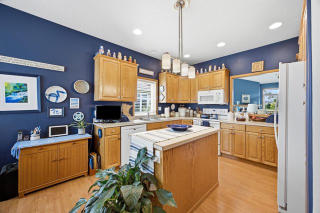 424 44th Avenue S, Moorhead, MN 56560