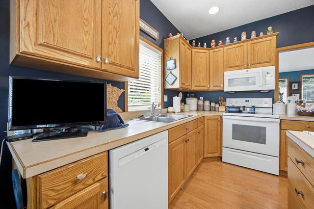 424 44th Avenue S, Moorhead, MN 56560