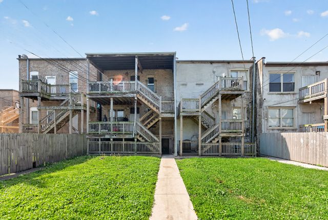 3250 W Douglas Boulevard, Chicago, IL 60623