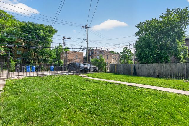 3250 W Douglas Boulevard, Chicago, IL 60623