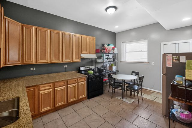3250 W Douglas Boulevard, Chicago, IL 60623