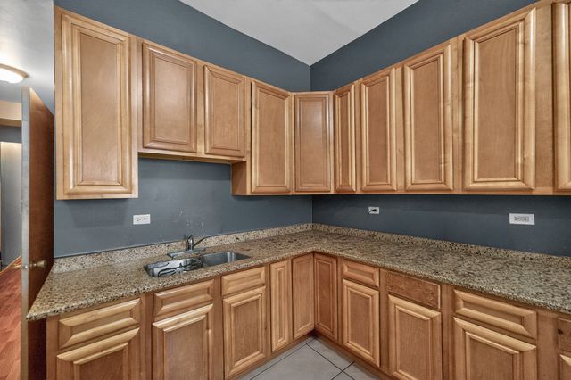 3250 W Douglas Boulevard, Chicago, IL 60623