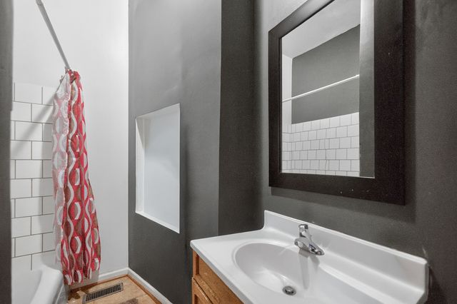 3250 W Douglas Boulevard, Chicago, IL 60623
