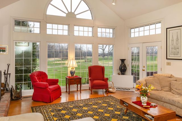 45 Oak Meadow Road, Evansville, IN 47725