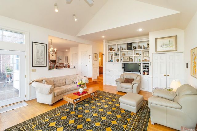 45 Oak Meadow Road, Evansville, IN 47725