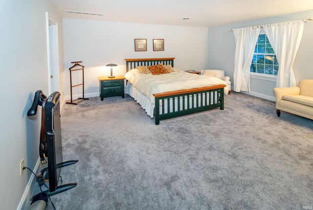 45 Oak Meadow Road, Evansville, IN 47725