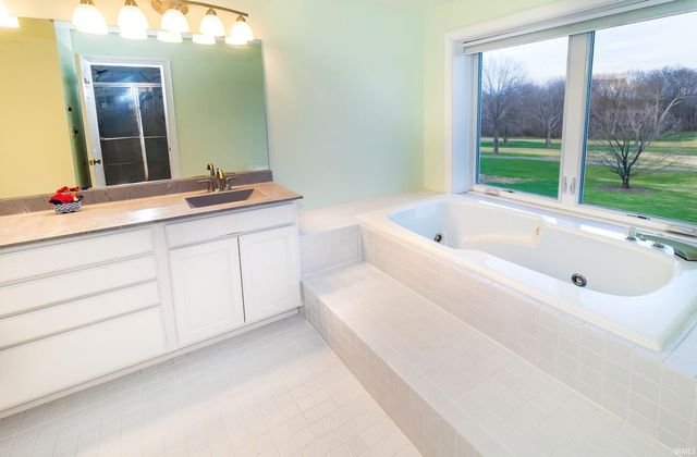 45 Oak Meadow Road, Evansville, IN 47725