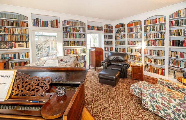 45 Oak Meadow Road, Evansville, IN 47725