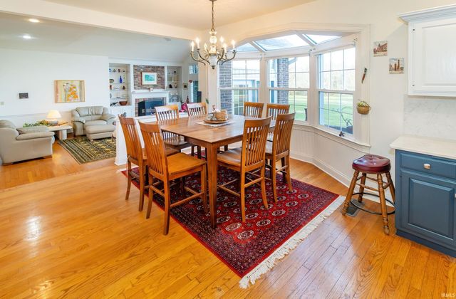 45 Oak Meadow Road, Evansville, IN 47725