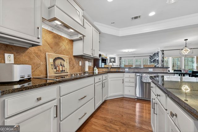 1090 Water Front Road, Greensboro, GA 30642