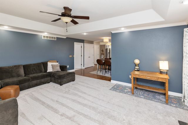 2514 135th Street, Urbandale, IA 50323