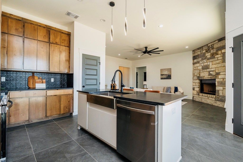 Image 5 of property listing at 5717 Melrose Ave, San Angelo, TX 76901