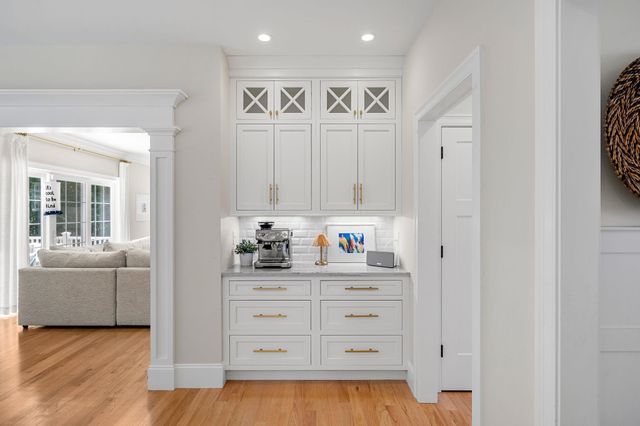 32 Settlers Court, Bedford, NH 03110