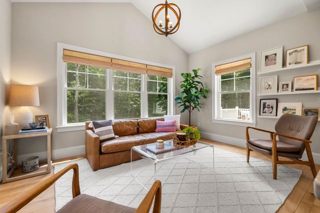 32 Settlers Court, Bedford, NH 03110