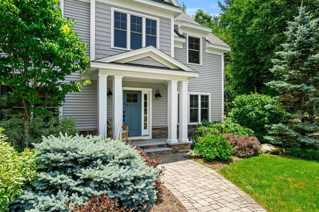 32 Settlers Court, Bedford, NH 03110