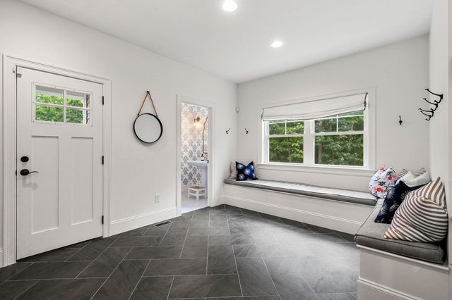 32 Settlers Court, Bedford, NH 03110