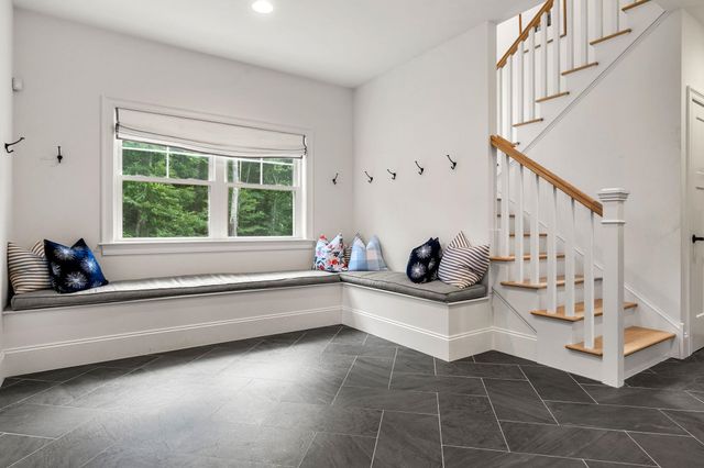 32 Settlers Court, Bedford, NH 03110