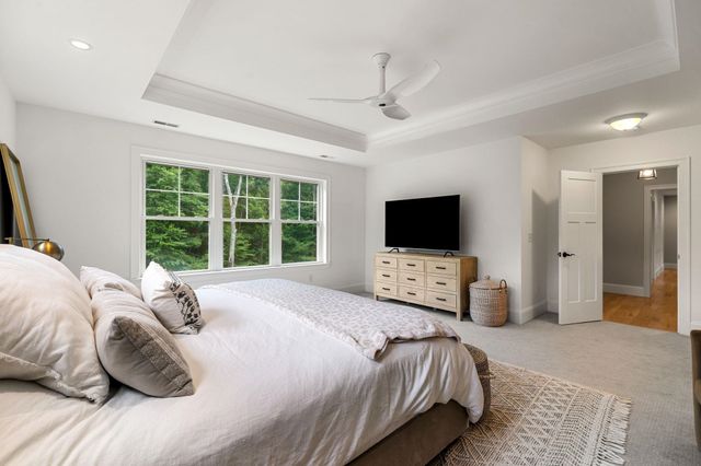 32 Settlers Court, Bedford, NH 03110