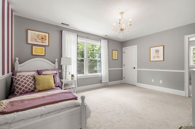 32 Settlers Court, Bedford, NH 03110
