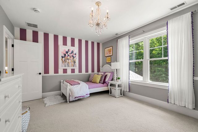32 Settlers Court, Bedford, NH 03110