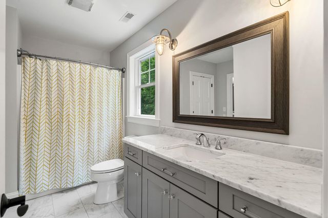 32 Settlers Court, Bedford, NH 03110