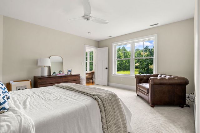 32 Settlers Court, Bedford, NH 03110