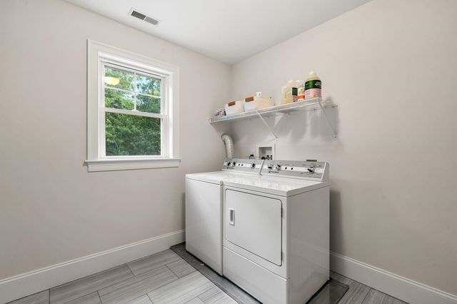 32 Settlers Court, Bedford, NH 03110