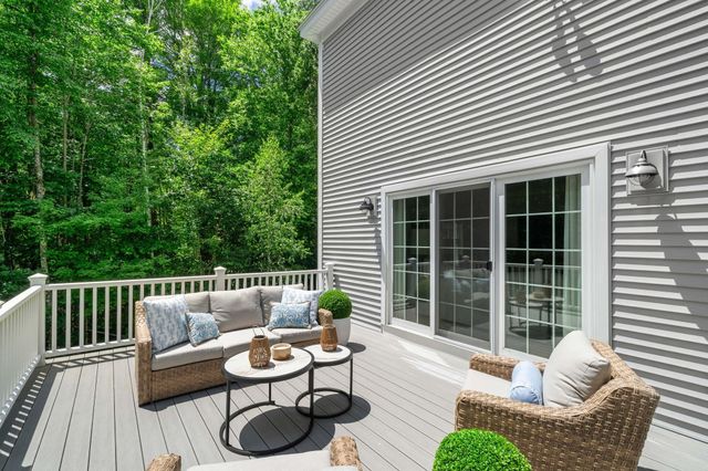 32 Settlers Court, Bedford, NH 03110
