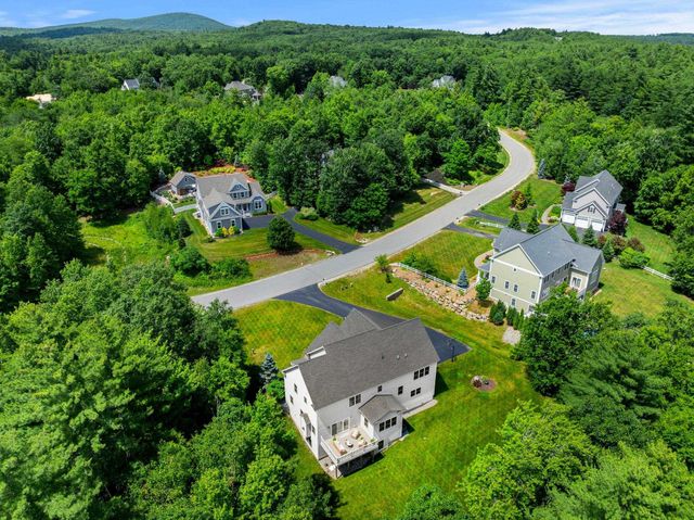 32 Settlers Court, Bedford, NH 03110