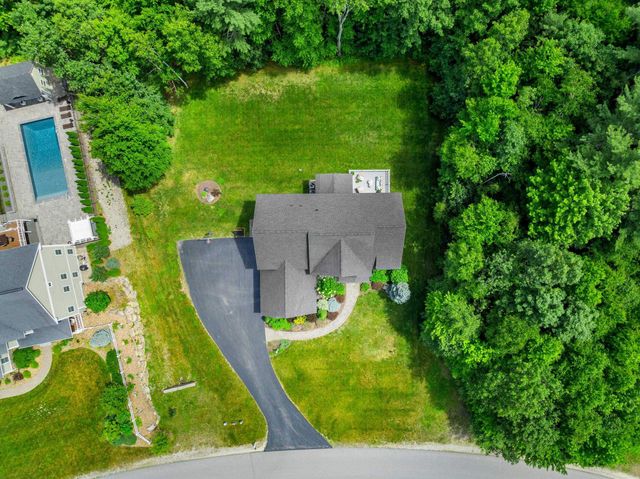 32 Settlers Court, Bedford, NH 03110