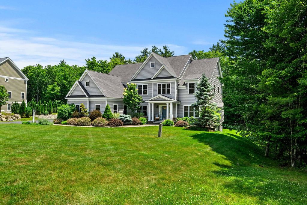 32 Settlers Court, Bedford, NH 03110