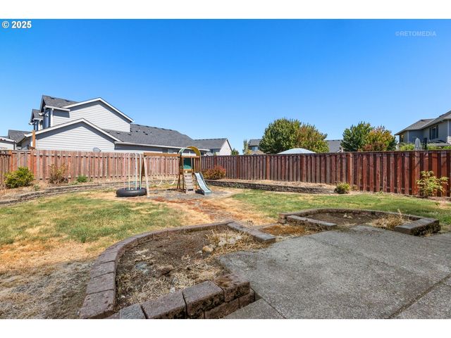 843 JULIE Ln, Molalla, OR 97038