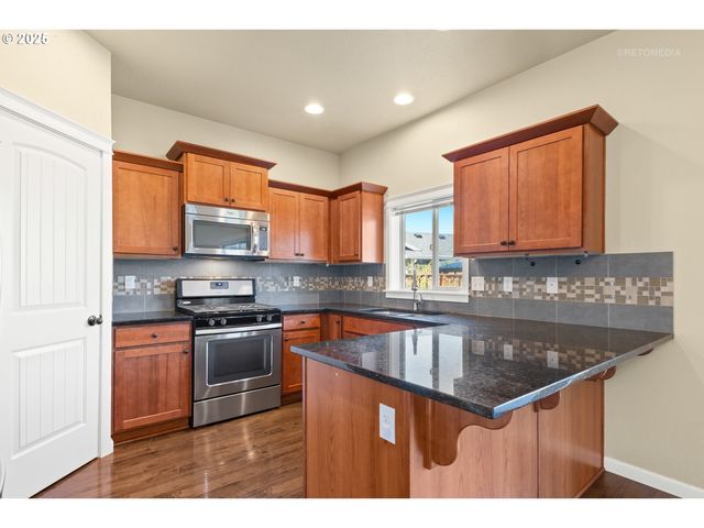 843 JULIE Ln, Molalla, OR 97038