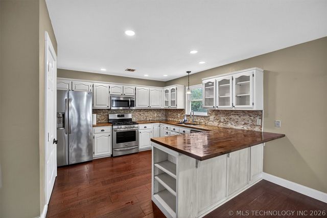 2150 E 140th Place S, Bixby, OK 74008