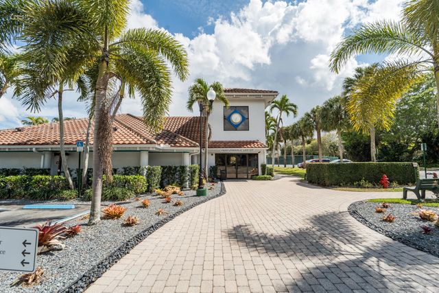 200 Trails End, West Palm Beach, FL 33413