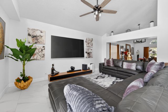 200 Trails End, West Palm Beach, FL 33413