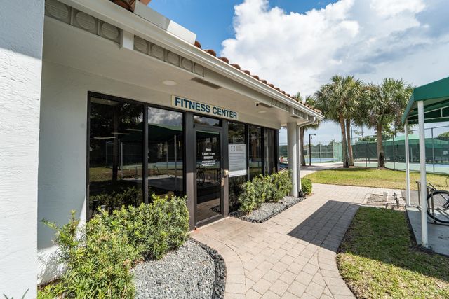 200 Trails End, West Palm Beach, FL 33413