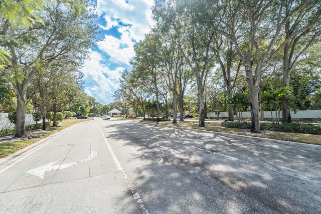 200 Trails End, West Palm Beach, FL 33413