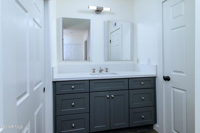 2 Sparrowhawk Lane, Oak Park, CA 91377