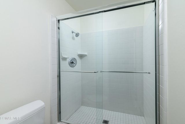 2 Sparrowhawk Lane, Oak Park, CA 91377