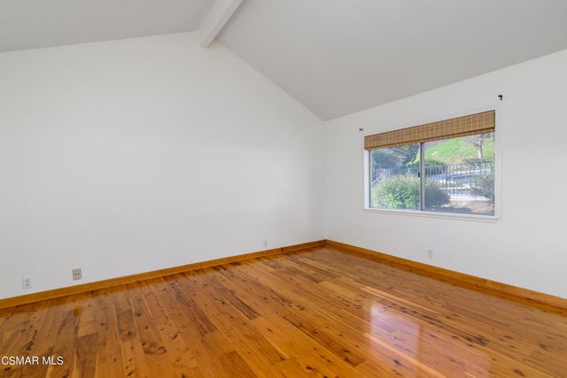 2 Sparrowhawk Lane, Oak Park, CA 91377