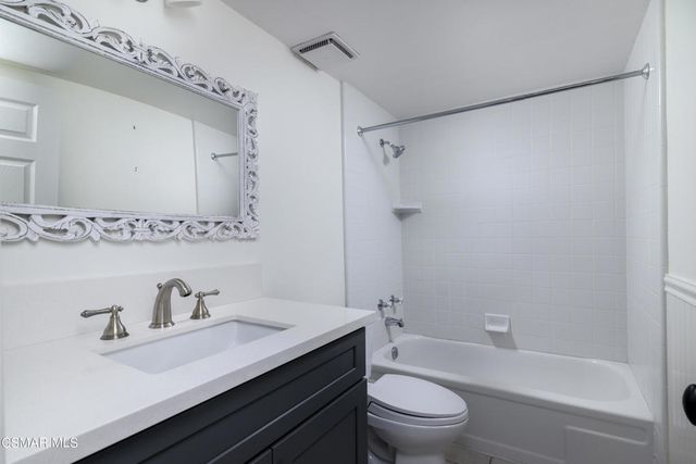 2 Sparrowhawk Lane, Oak Park, CA 91377
