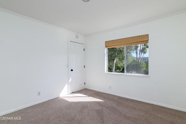 2 Sparrowhawk Lane, Oak Park, CA 91377